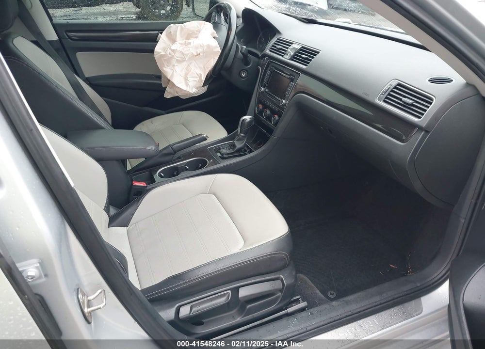 2015 VOLKSWAGEN PASSAT VIN: 1VWBT7A33FC053989