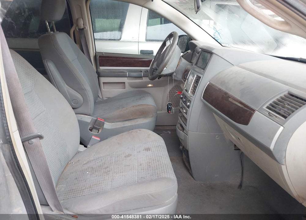 2010 CHRYSLER TOWN & COUNTRY TOURING VIN: 2A4RR5D12AR260396