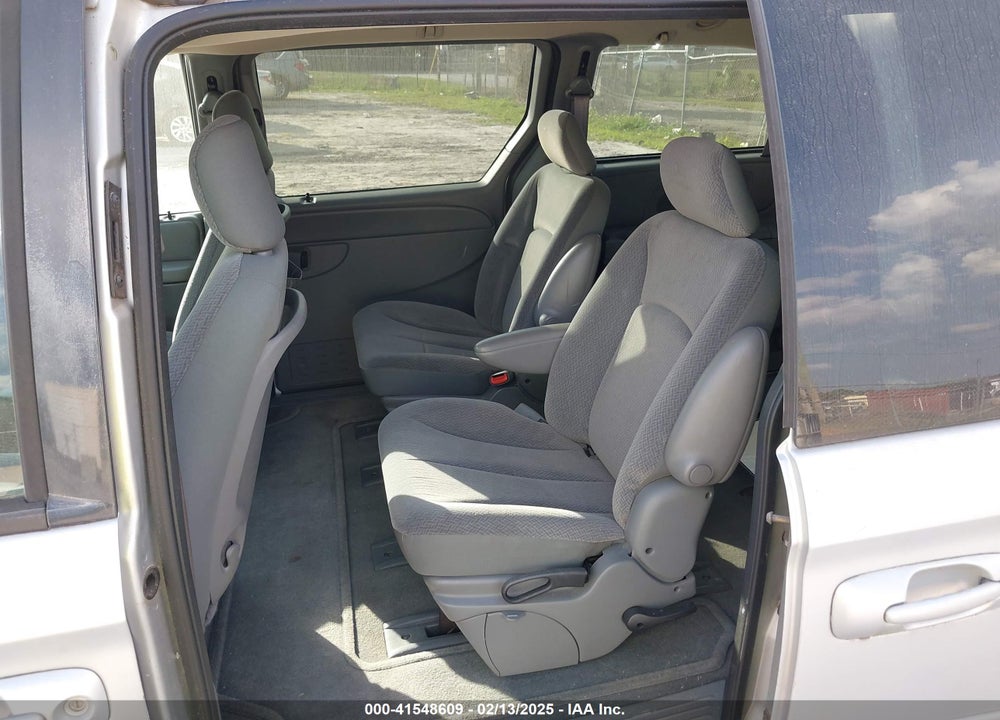 2004 CHRYSLER TOWN & COUNTRY LX VIN: 2C4GP44R14R594278