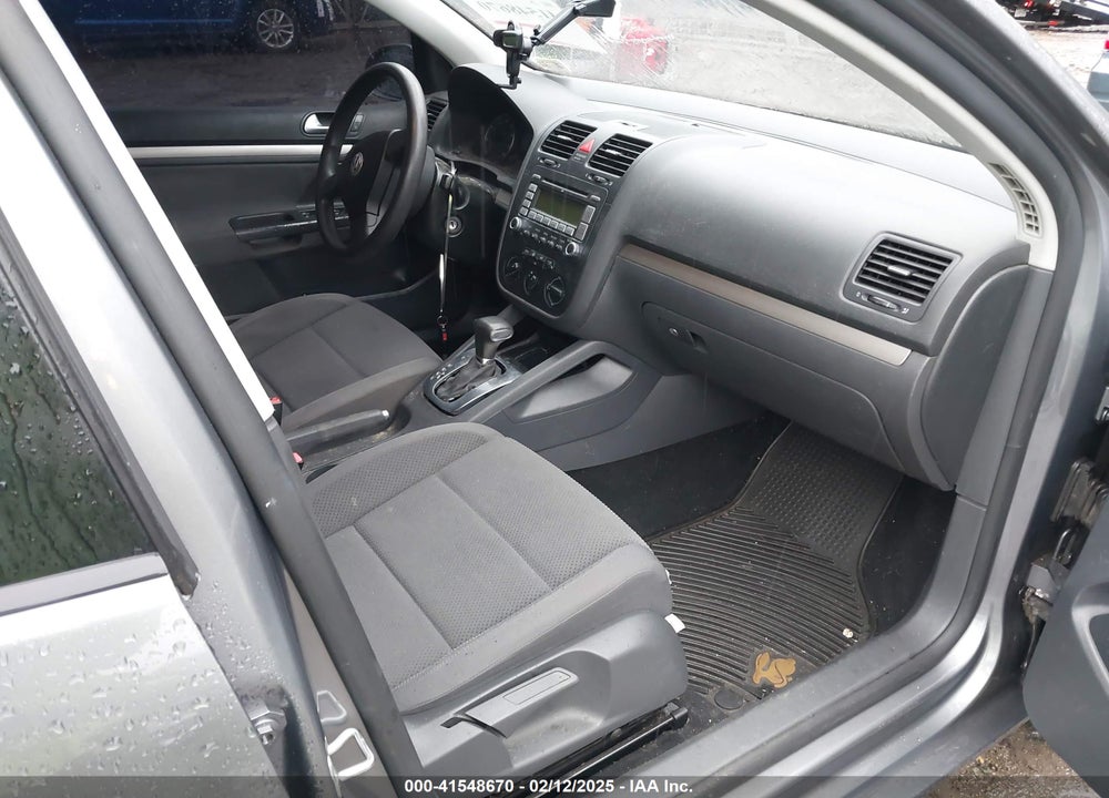 2009 VOLKSWAGEN RABBIT VIN: WVWDB71K69W142447
