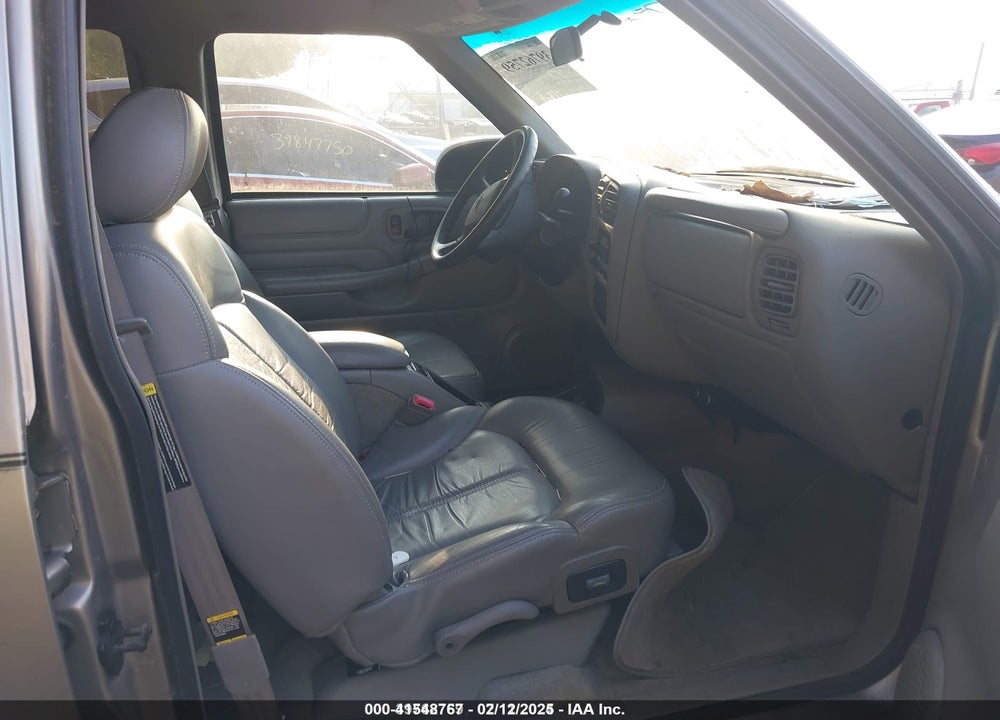 2000 CHEVROLET BLAZER LT VIN: 1GNDT13W2Y2282227