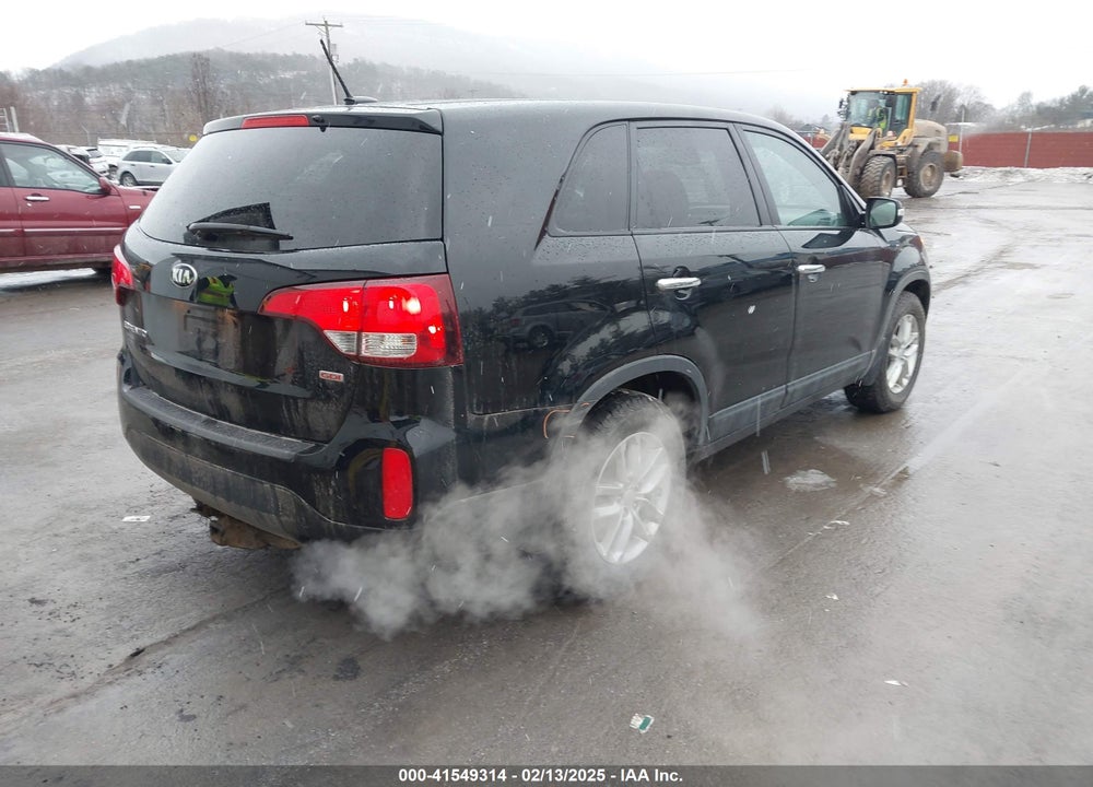 2014 KIA SORENTO LX VIN: 5XYKT3A69EG522390