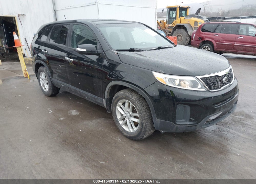 2014 KIA SORENTO LX VIN: 5XYKT3A69EG522390