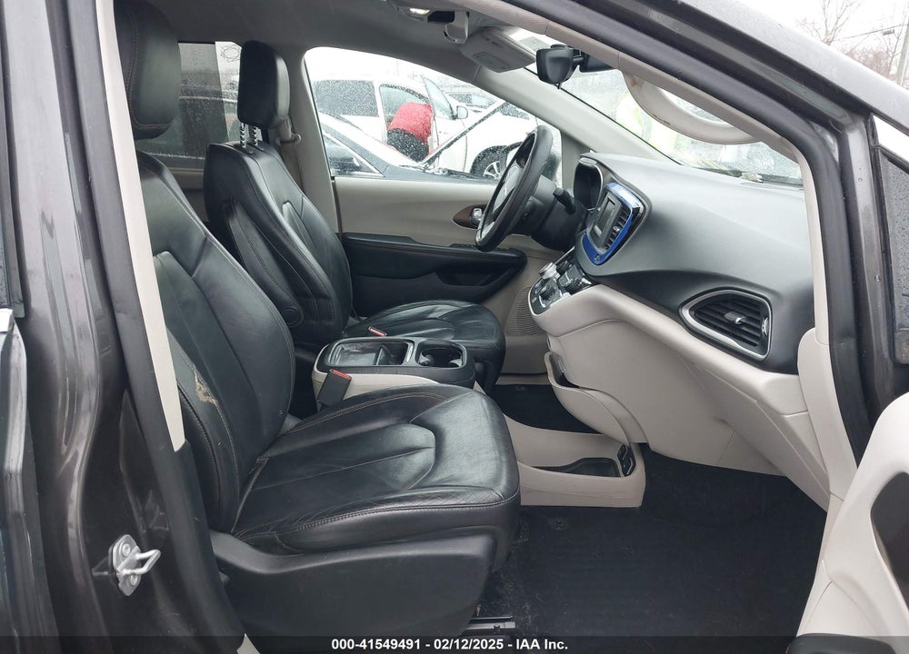 2017 CHRYSLER PACIFICA VIN: 2C4RC1BG8HR593980