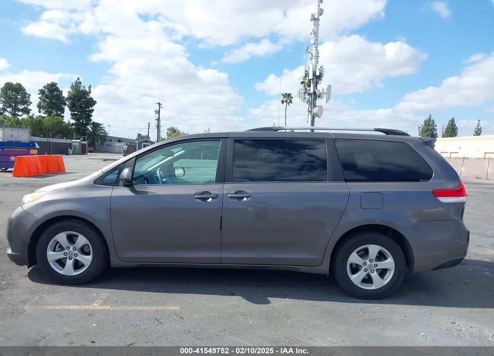 2011 TOYOTA SIENNA LE V6 VIN: 5TDKK3DC1BS164138