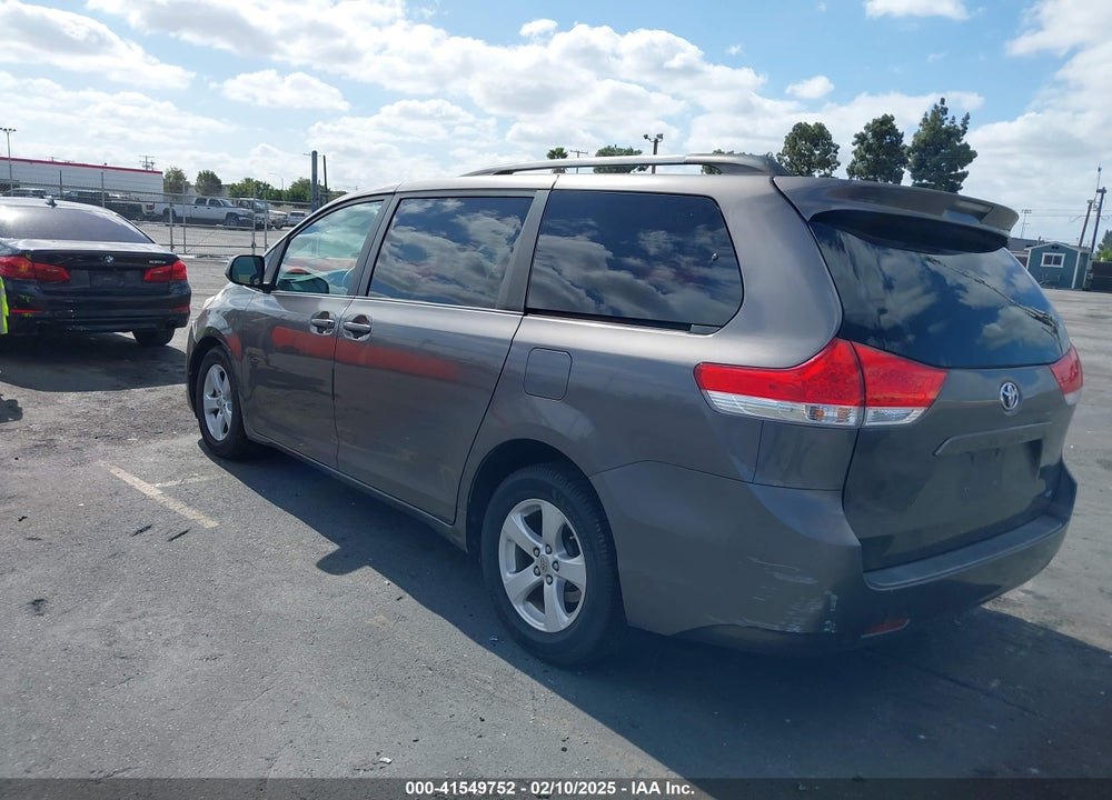 2011 TOYOTA SIENNA LE V6 VIN: 5TDKK3DC1BS164138