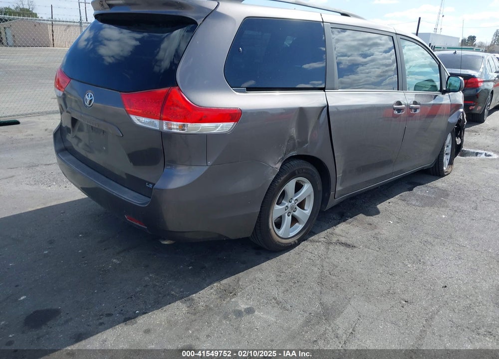 2011 TOYOTA SIENNA LE V6 VIN: 5TDKK3DC1BS164138
