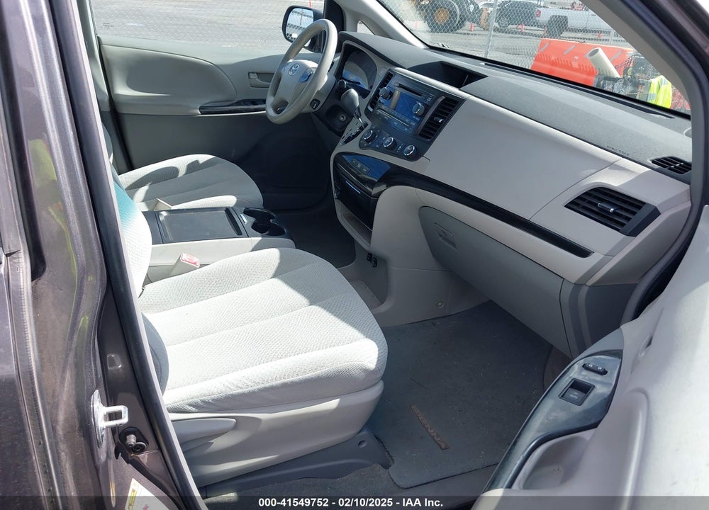 2011 TOYOTA SIENNA LE V6 VIN: 5TDKK3DC1BS164138