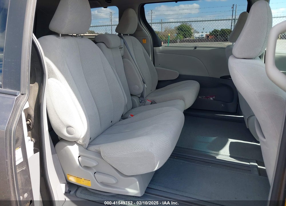 2011 TOYOTA SIENNA LE V6 VIN: 5TDKK3DC1BS164138