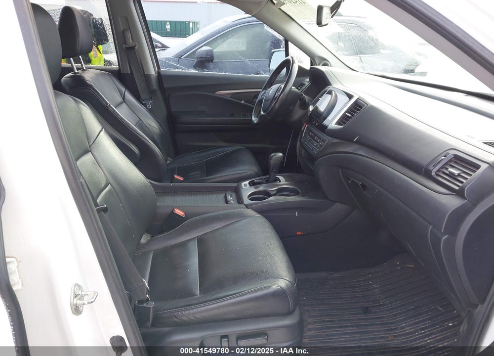 2017 HONDA PILOT VIN: 5FNYF6H55HB036607