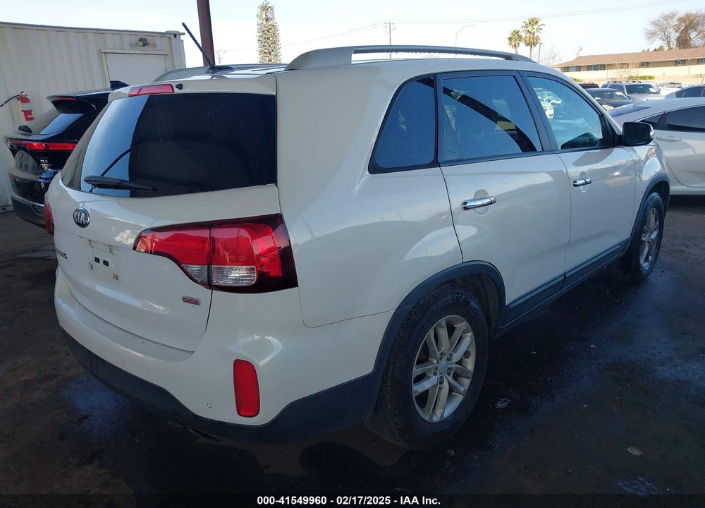 2015 KIA SORENTO VIN: 5XYKT4A68FG597492