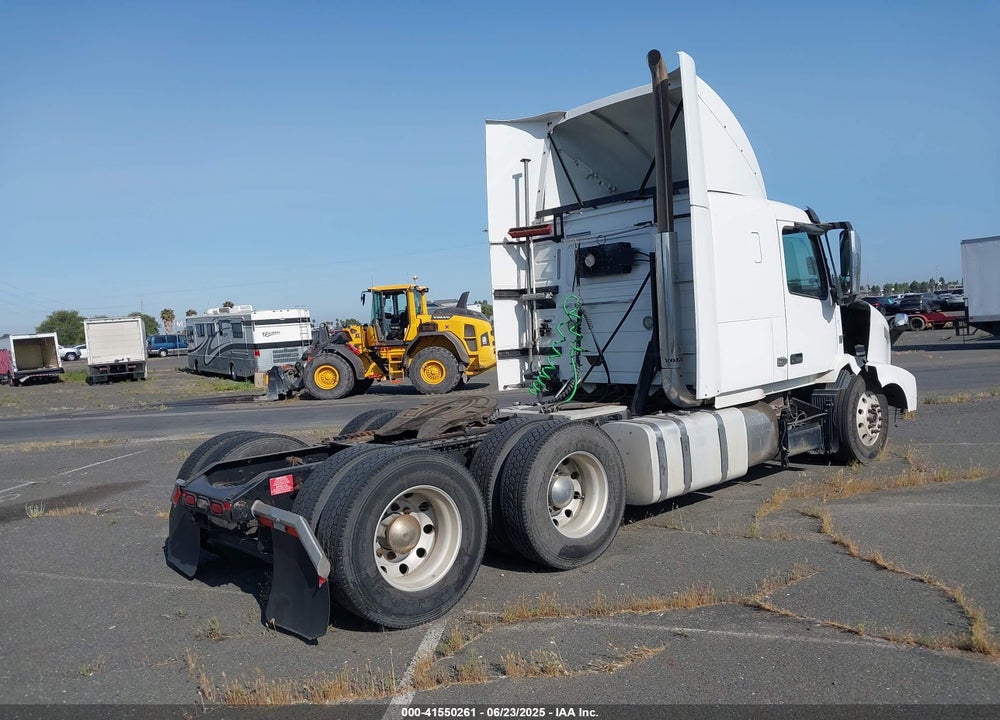 2013 VOLVO VN VNL VIN: 4V4NC9EH0DN142944