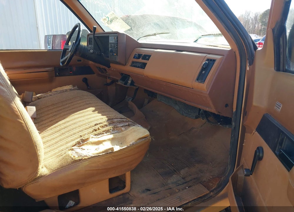 1989 CHEVROLET GMT-400 C2500 VIN: 1GCFC24K6KE103258