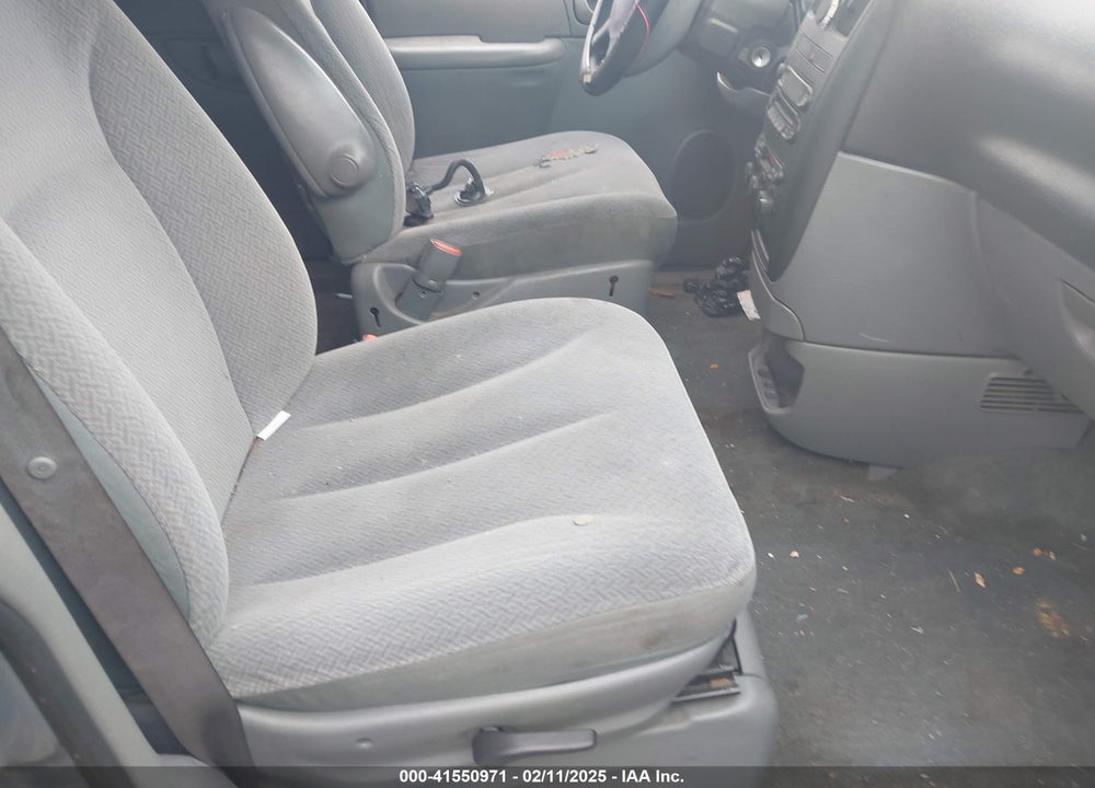 2005 DODGE GRAND CARAVAN VIN: 1D4GP24R05B194428
