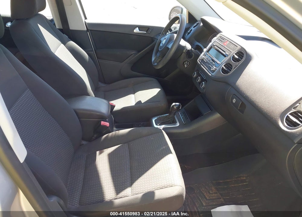 2011 VOLKSWAGEN TIGUAN S VIN: WVGBV7AX5BW549090