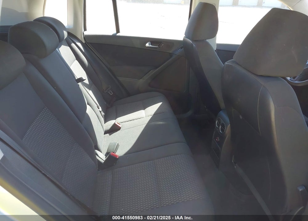 2011 VOLKSWAGEN TIGUAN S VIN: WVGBV7AX5BW549090
