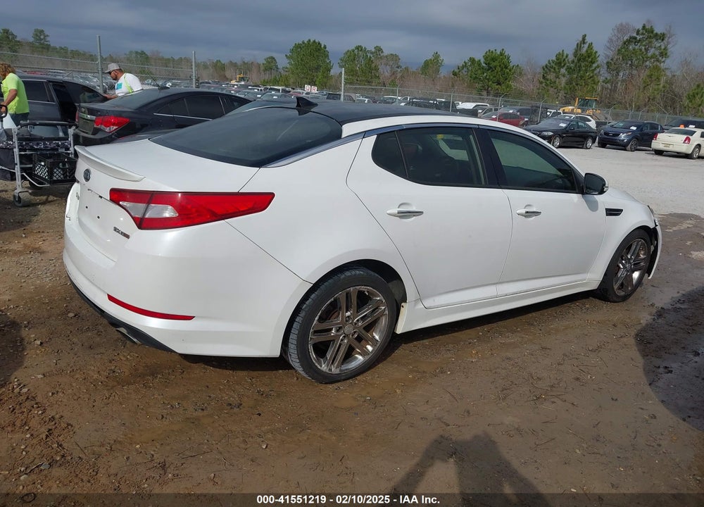 2011 KIA OPTIMA VIN: KNAGR4A67B5138717