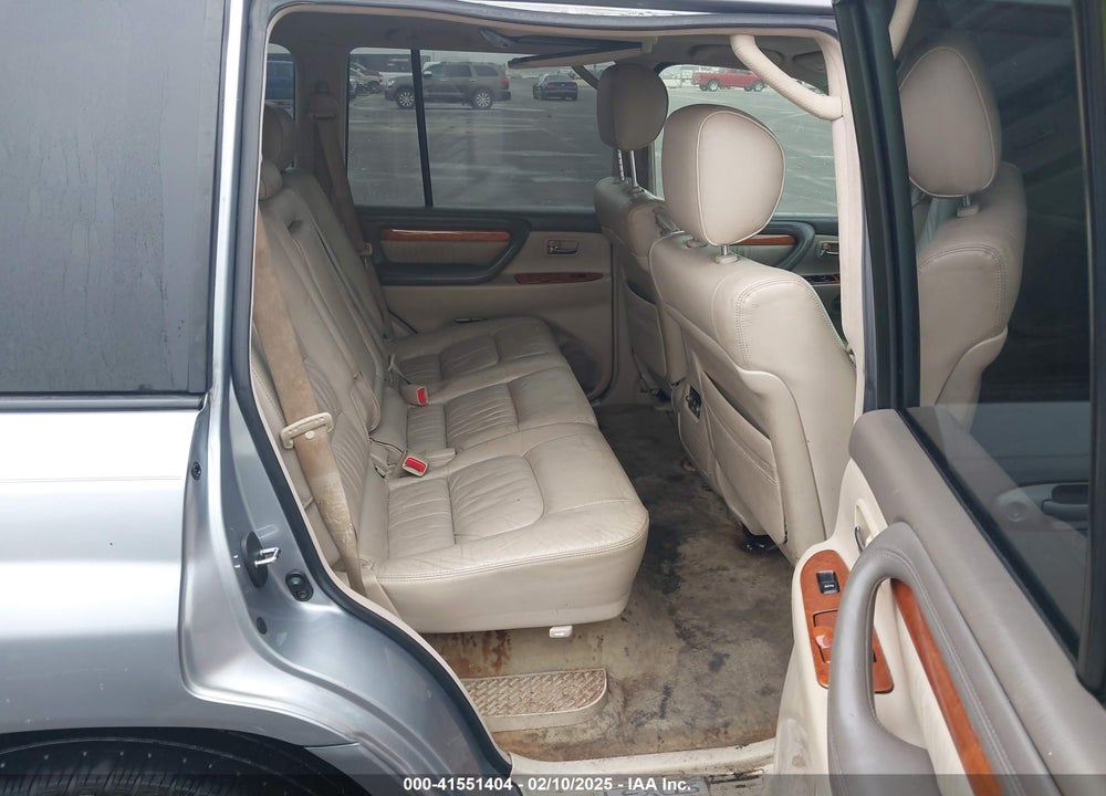 2005 LEXUS LX 470 VIN: JTJHT00W053555385
