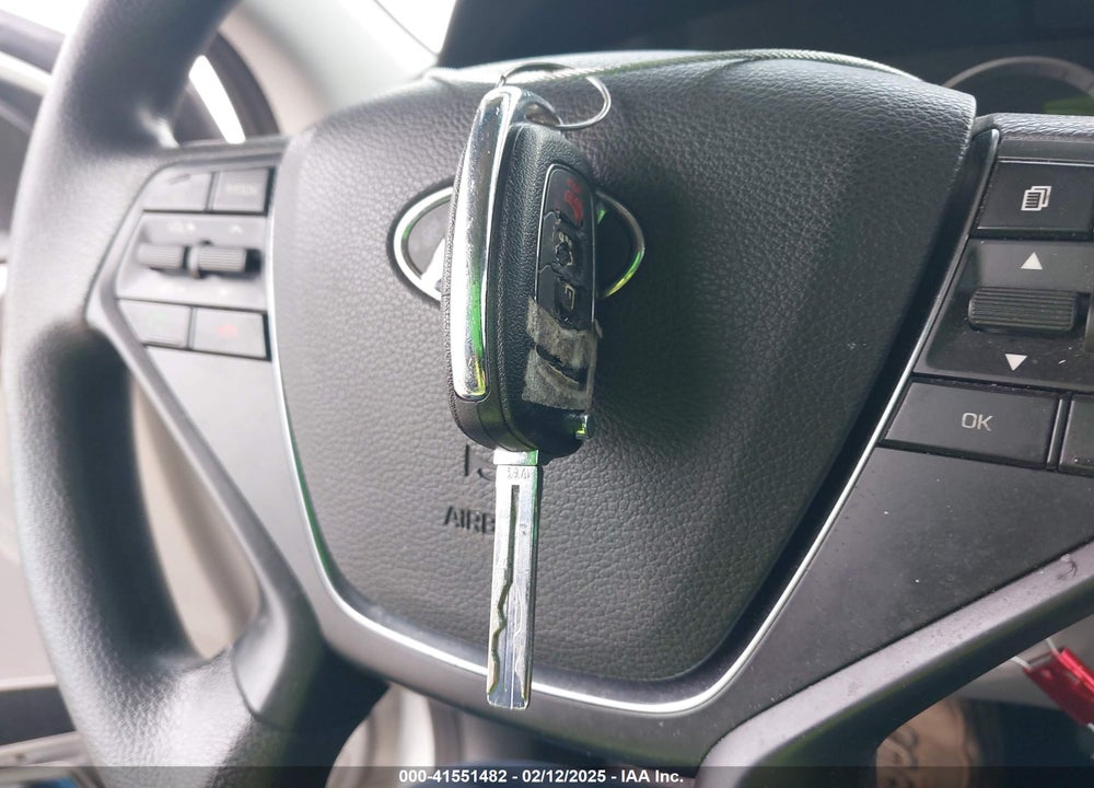 2015 HYUNDAI SONATA SE VIN: 5NPE24AF9FH069212