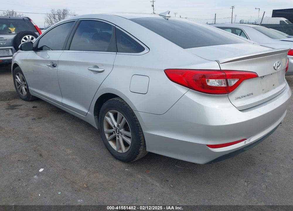 2015 HYUNDAI SONATA SE VIN: 5NPE24AF9FH069212