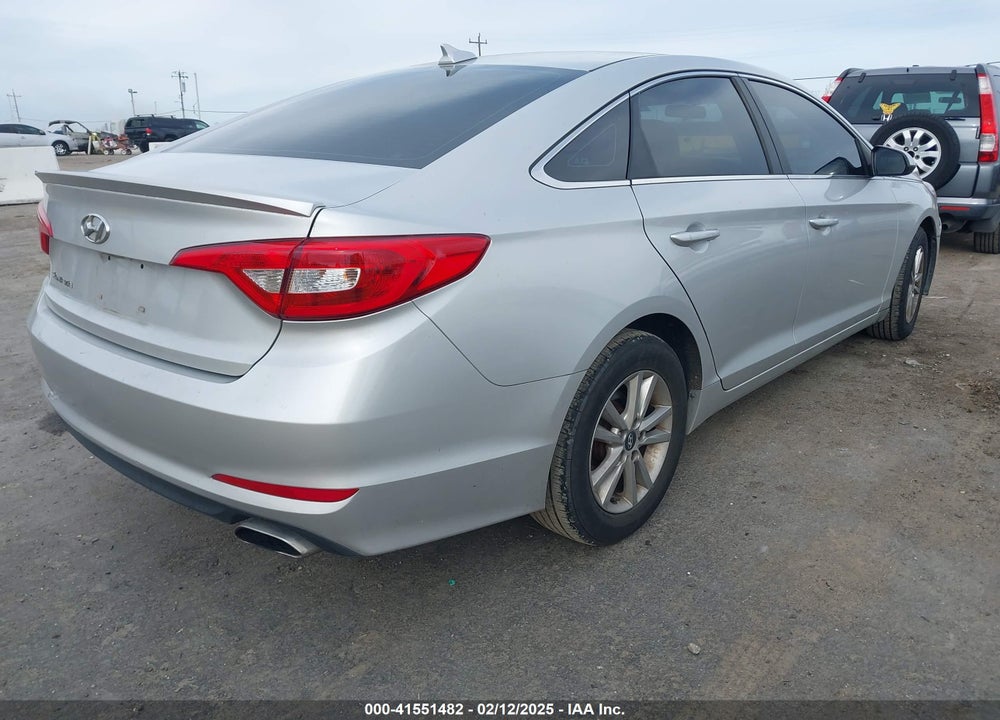 2015 HYUNDAI SONATA SE VIN: 5NPE24AF9FH069212