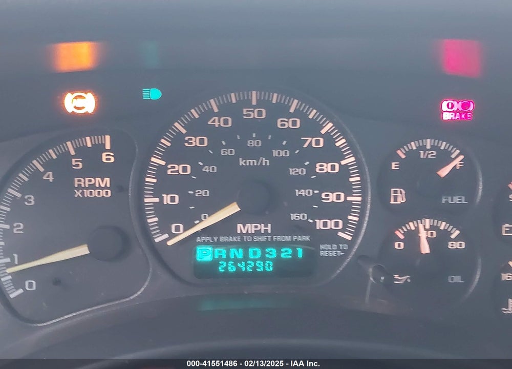 2000 CHEVROLET SUBURBAN 1500 LS VIN: 3GNEC16T3YG209560