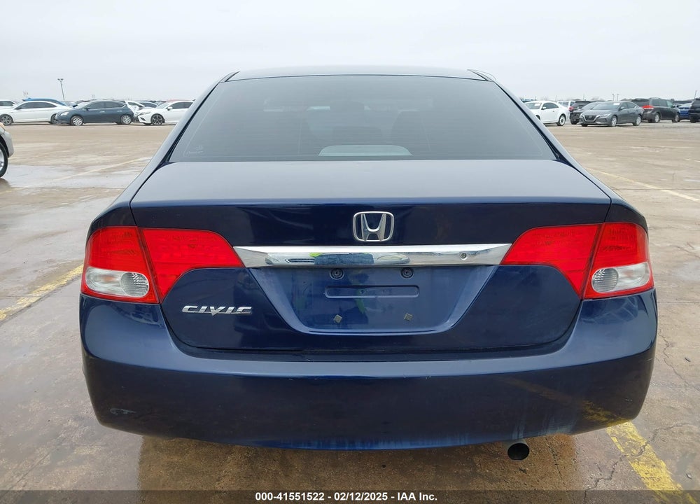 2010 HONDA CIVIC LX VIN: 19XFA1F58AE077093