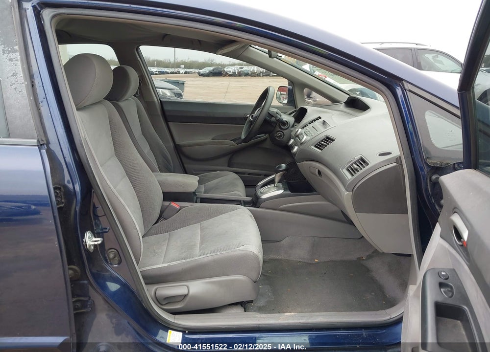 2010 HONDA CIVIC LX VIN: 19XFA1F58AE077093