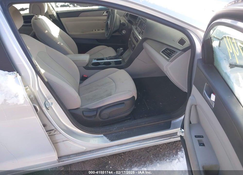 2015 HYUNDAI SONATA SE VIN: 5NPE24AF8FH187915
