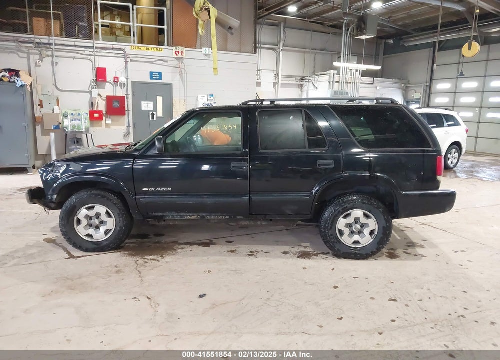 2002 CHEVROLET BLAZER LS VIN: 1GNDT13W72K232625