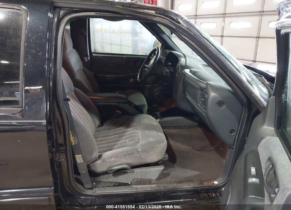 2002 CHEVROLET BLAZER LS VIN: 1GNDT13W72K232625