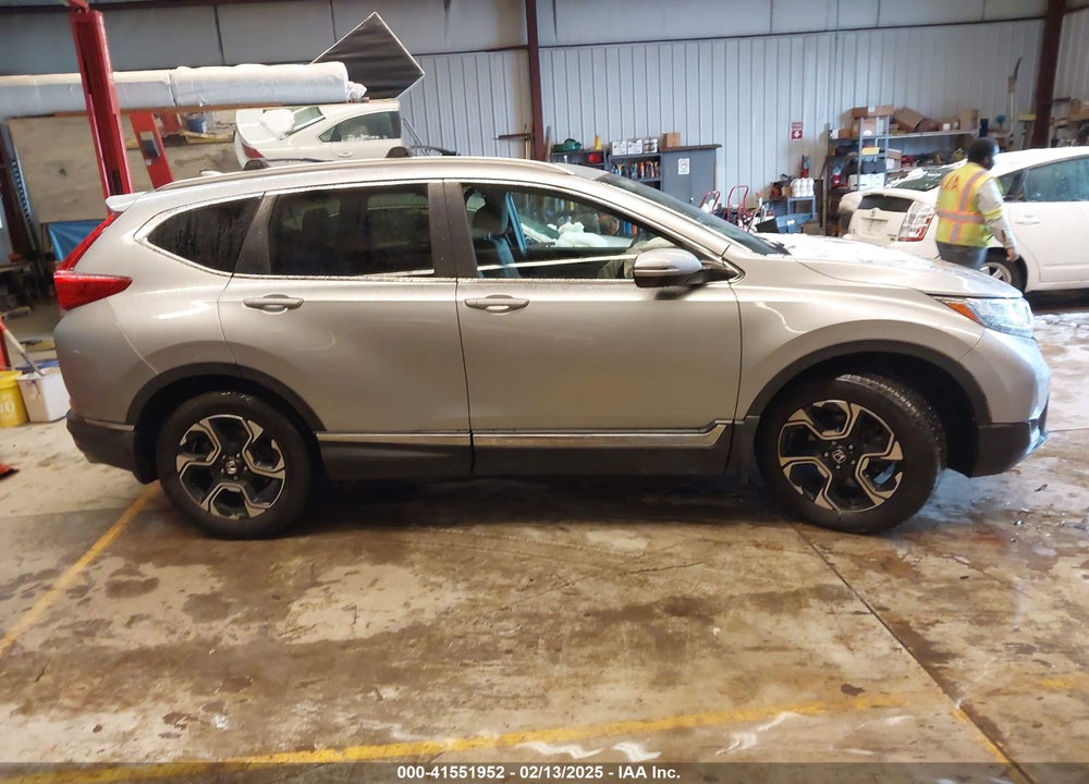 2018 HONDA CR-V TOURING VIN: 7FARW2H98JE005913