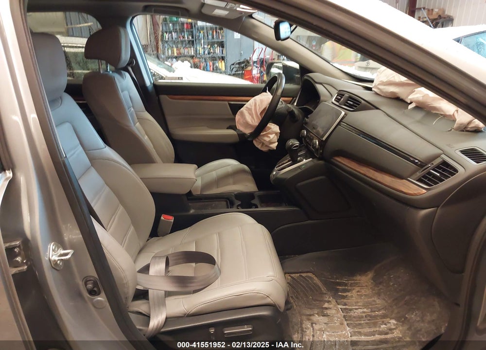 2018 HONDA CR-V TOURING VIN: 7FARW2H98JE005913