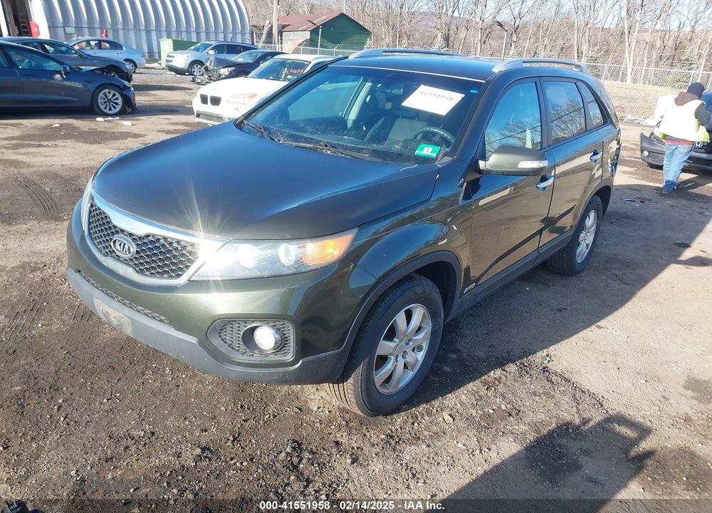 2011 KIA SORENTO LX VIN: 5XYKTDA17BG172523