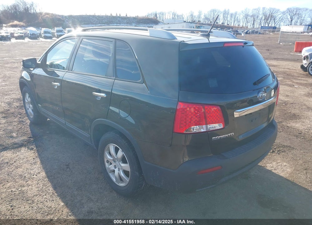 2011 KIA SORENTO LX VIN: 5XYKTDA17BG172523