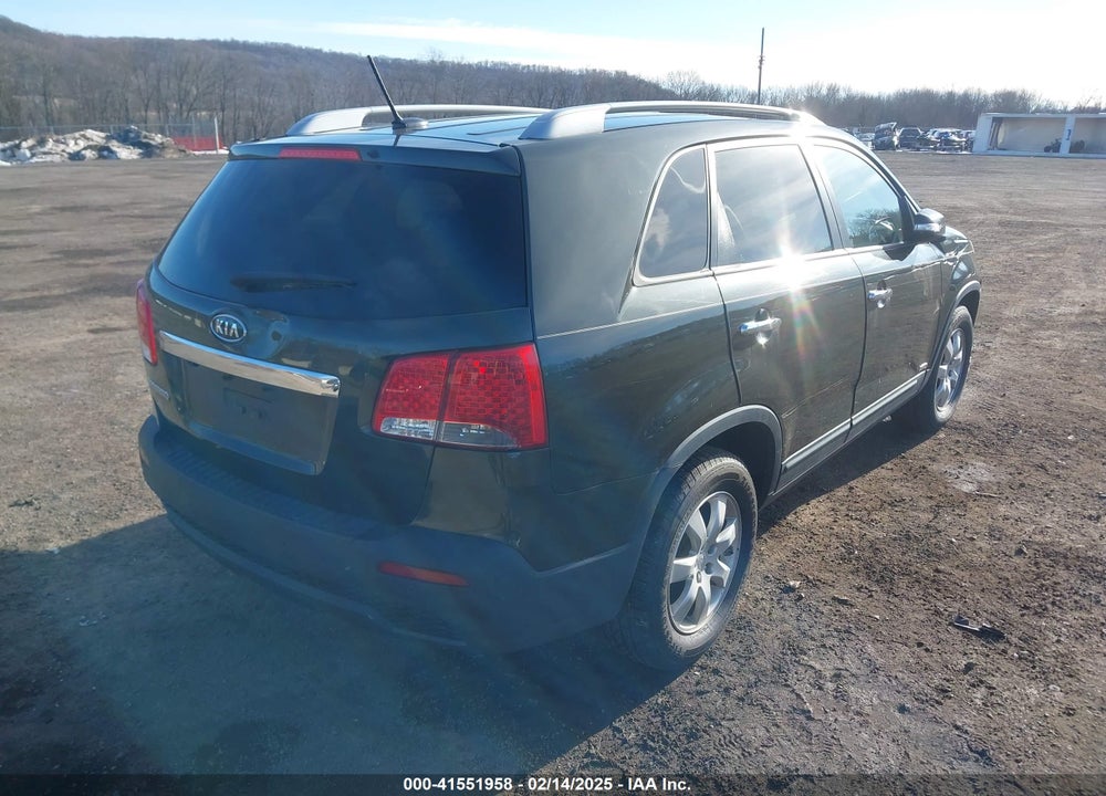 2011 KIA SORENTO LX VIN: 5XYKTDA17BG172523