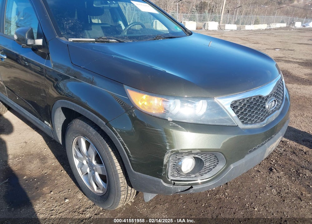 2011 KIA SORENTO LX VIN: 5XYKTDA17BG172523