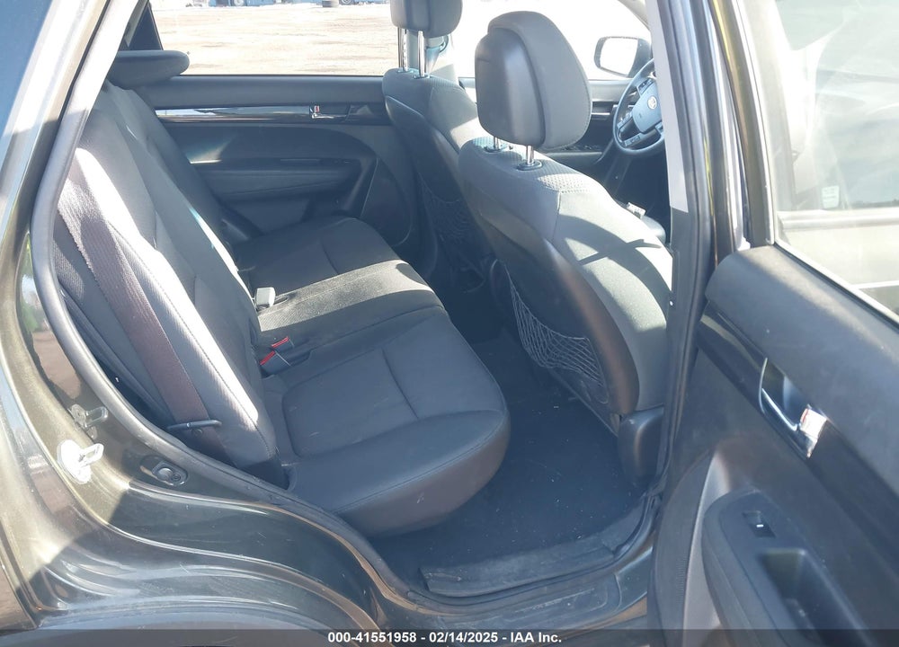 2011 KIA SORENTO LX VIN: 5XYKTDA17BG172523