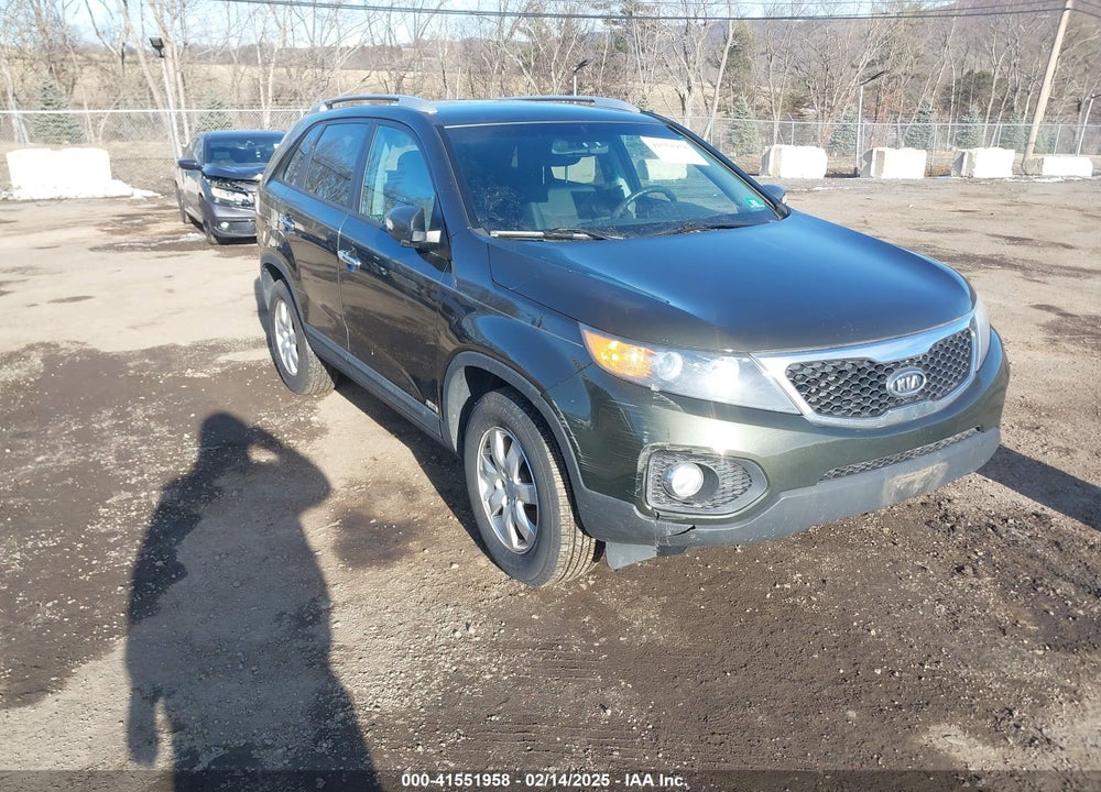 2011 KIA SORENTO LX VIN: 5XYKTDA17BG172523