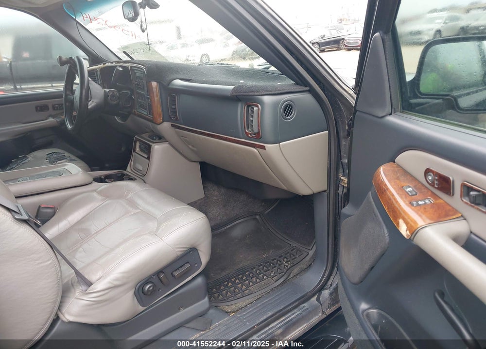 2001 CHEVROLET TAHOE LT VIN: 1GNEC13TX1R175188