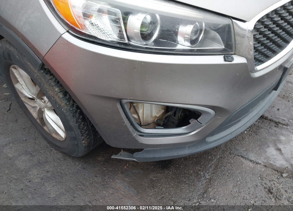 2016 KIA SORENTO 3.3L LX VIN: 5XYPG4A57GG147982