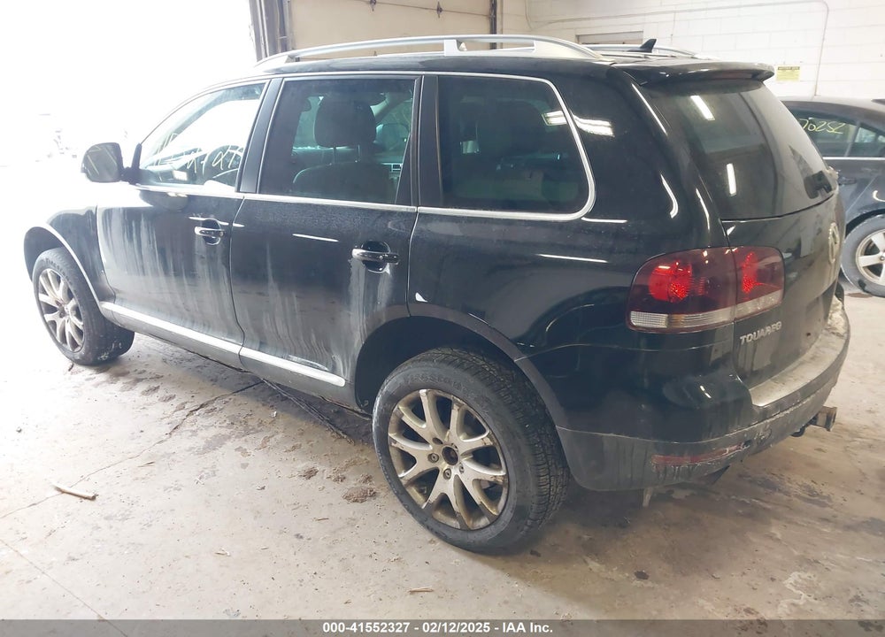 2010 VOLKSWAGEN TOUAREG VIN: WVGBF7A98AD001383