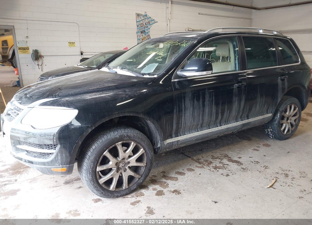 2010 VOLKSWAGEN TOUAREG VIN: WVGBF7A98AD001383