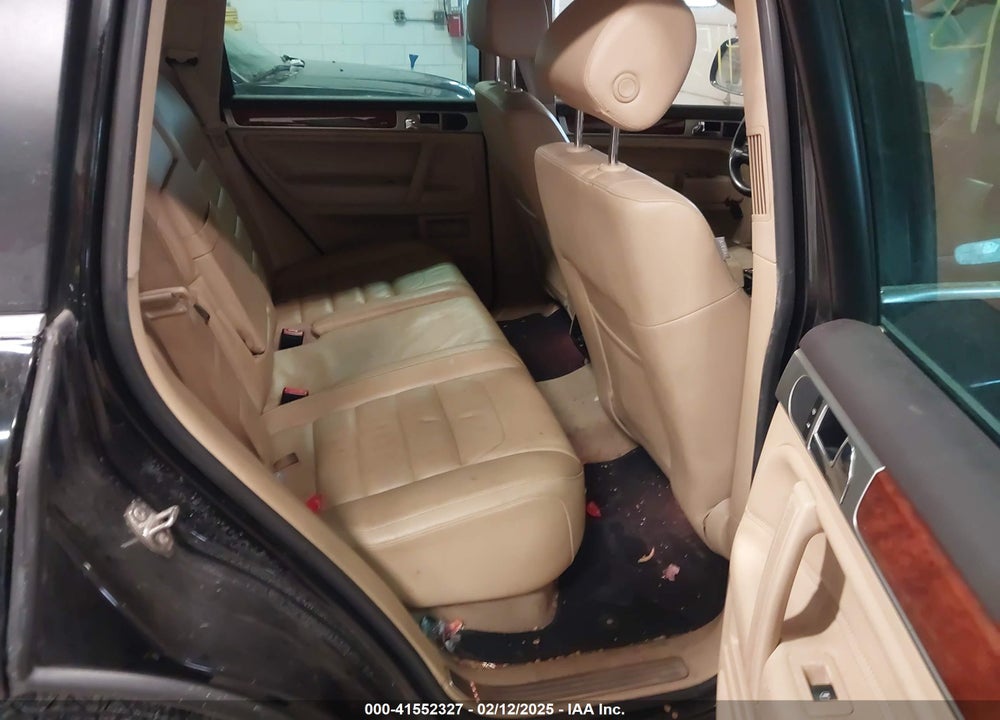 2010 VOLKSWAGEN TOUAREG VIN: WVGBF7A98AD001383