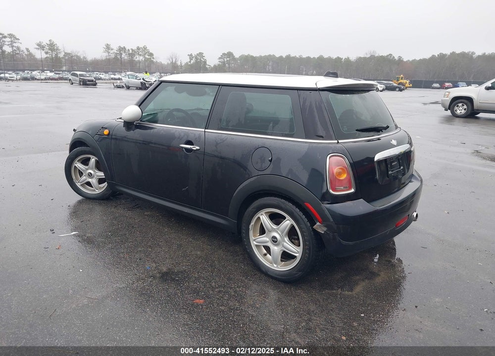 2007 MINI COOPER VIN: WMWMF33557TT55289