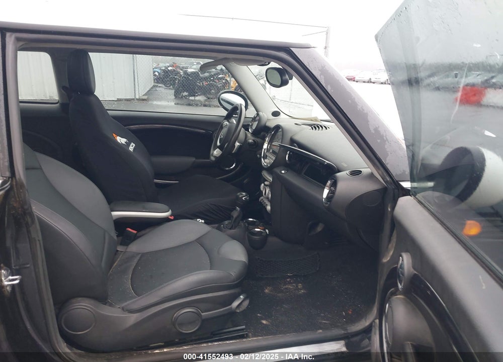 2007 MINI COOPER VIN: WMWMF33557TT55289