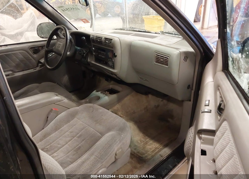 1996 CHEVROLET BLAZER VIN: 1GNDT13W2T2140730