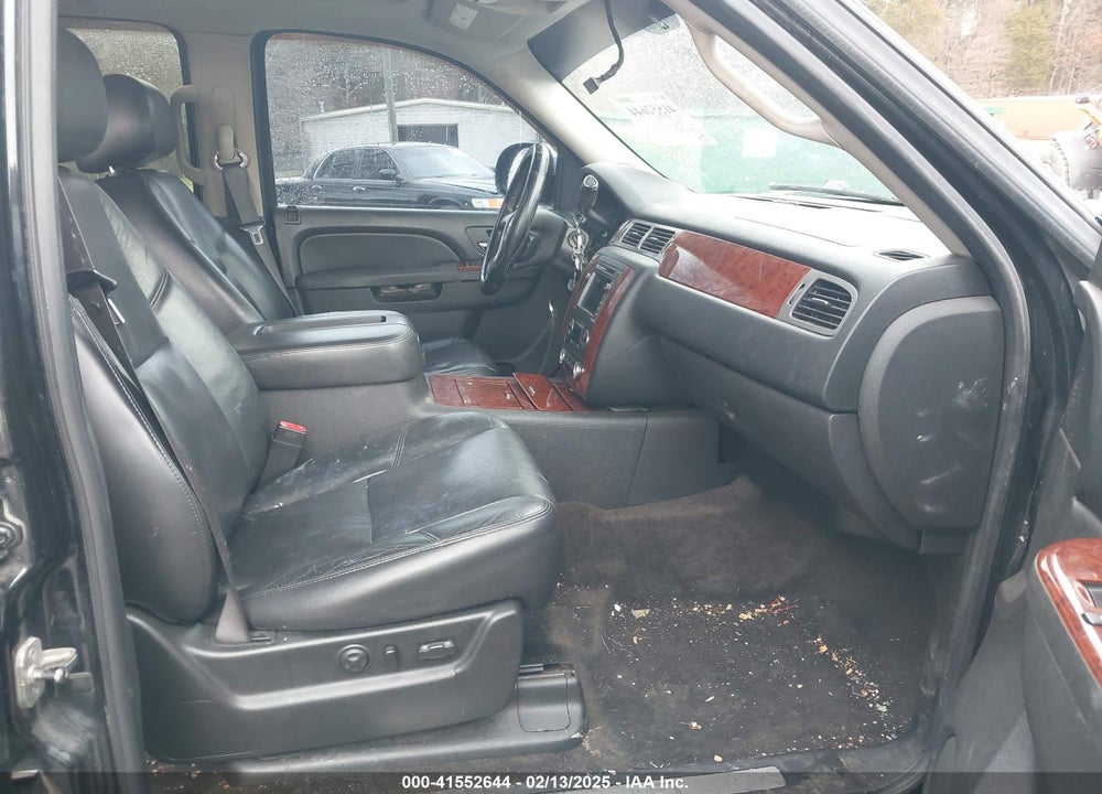 2011 CHEVROLET TAHOE LTZ VIN: 1GNSKCE0XBR179991
