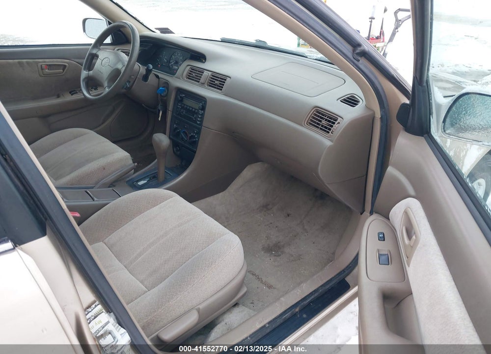2000 TOYOTA CAMRY LE VIN: JT2BG22K4Y0467697