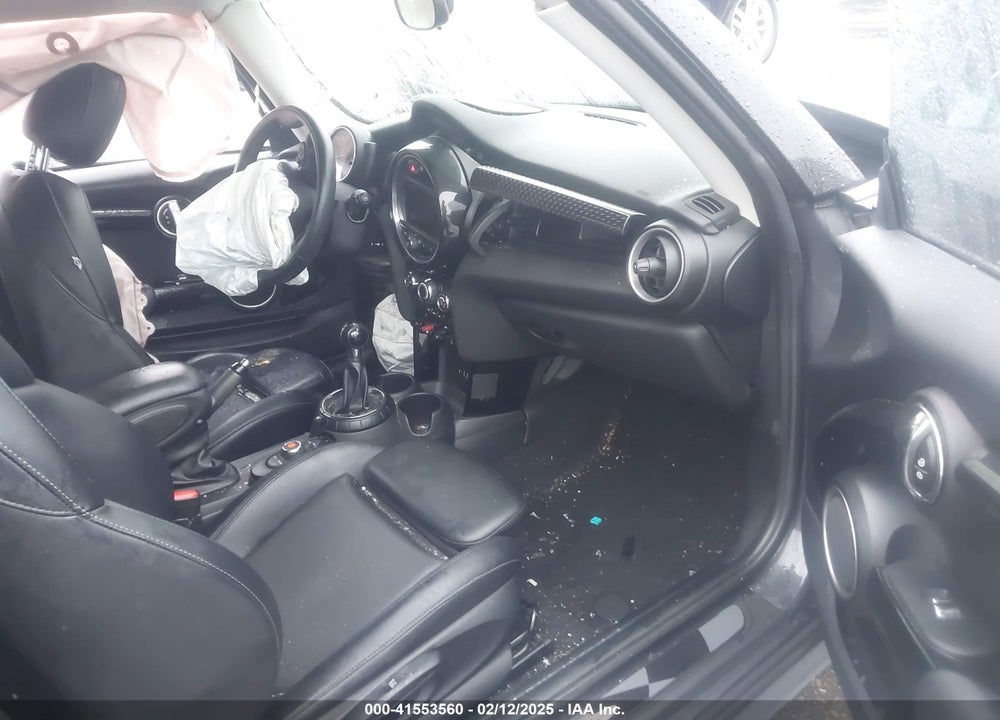 2014 MINI COOPER VIN: WMWXM7C56ET970635